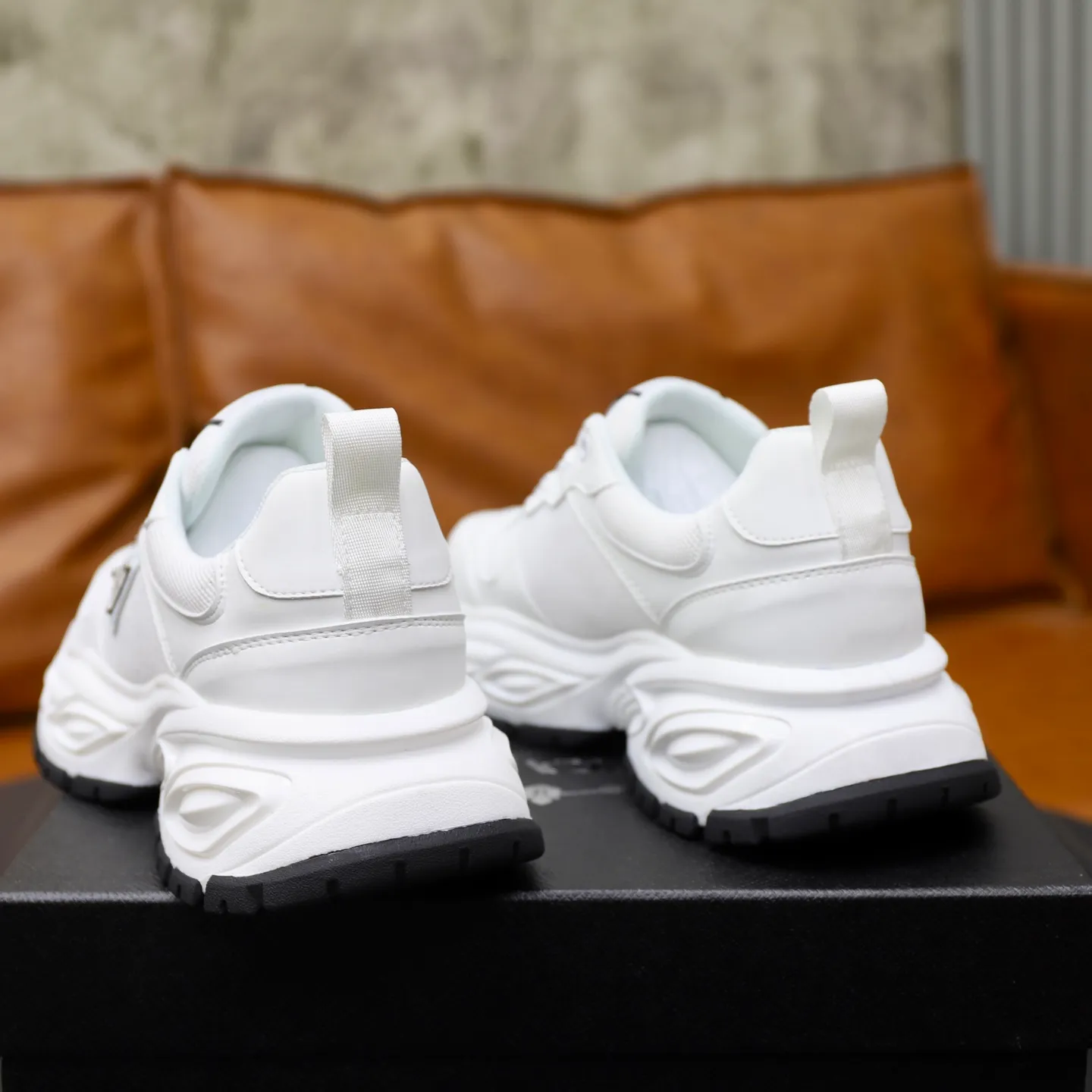 Ex-factory price: 462💰🙅‍♂️🙅‍♂️🙅‍♂️ Brand: PRADA Standard code: 38-44 (45 customized) Grade: Same as the official website Material: Original material splicing Comfortable and breathable lining Lightweight and wear-resistant sports outsole Style category: Men's fashionable casual shoes Running sneakers Distinguished luxury brand elements Top luxury Color: actual picture color